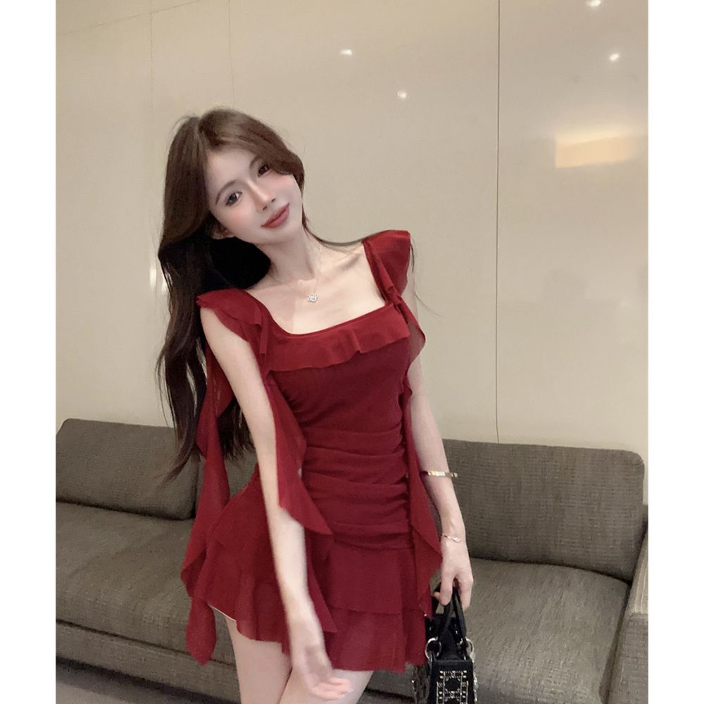 Children with ruffled short skirts